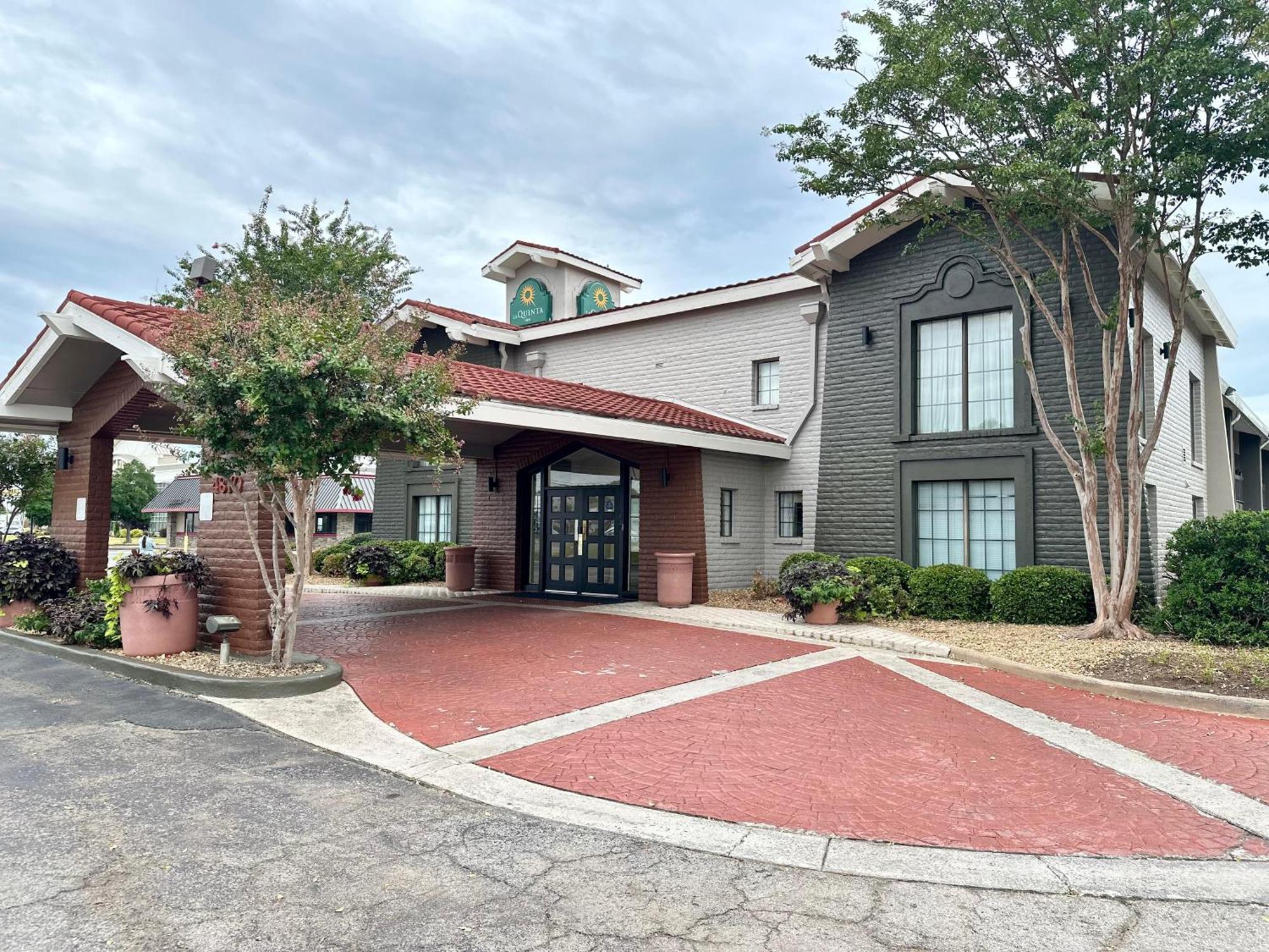 La Quinta Inn By Wyndham Huntsville Research Park Exterior photo