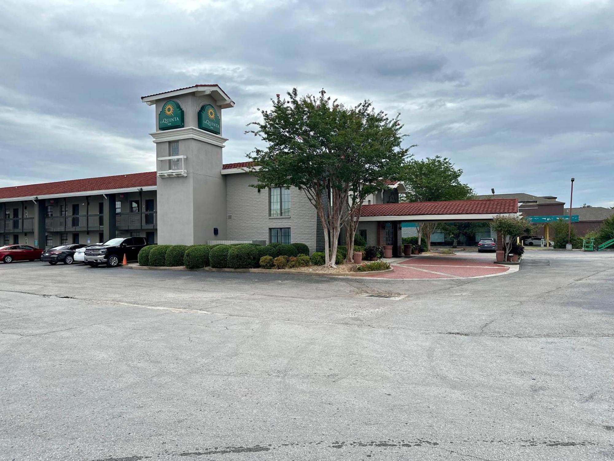 La Quinta Inn By Wyndham Huntsville Research Park Exterior photo