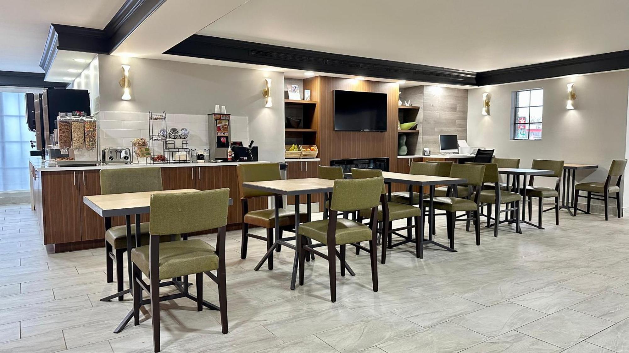 La Quinta Inn By Wyndham Huntsville Research Park Exterior photo