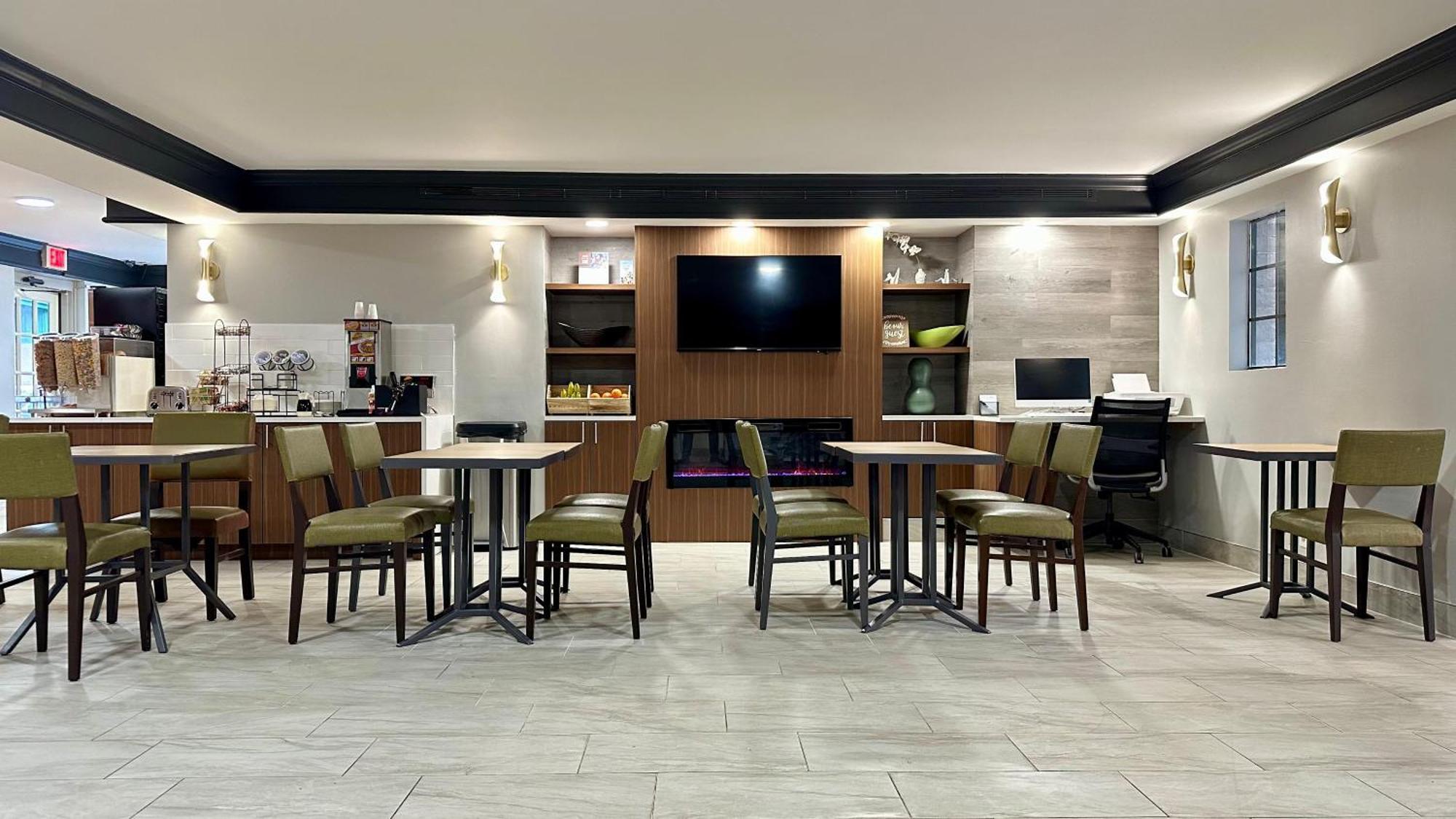 La Quinta Inn By Wyndham Huntsville Research Park Exterior photo