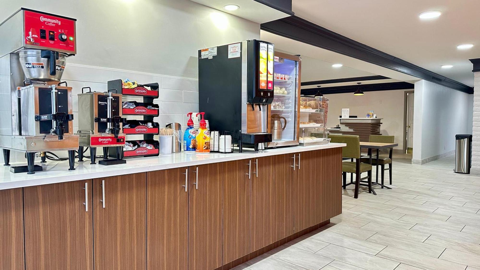 La Quinta Inn By Wyndham Huntsville Research Park Exterior photo