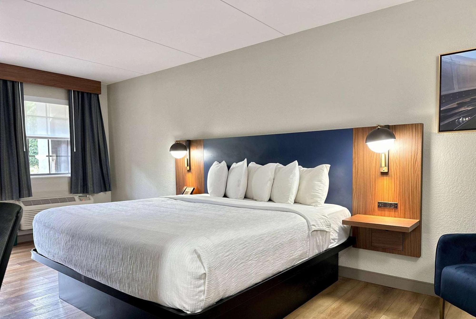 La Quinta Inn By Wyndham Huntsville Research Park Exterior photo