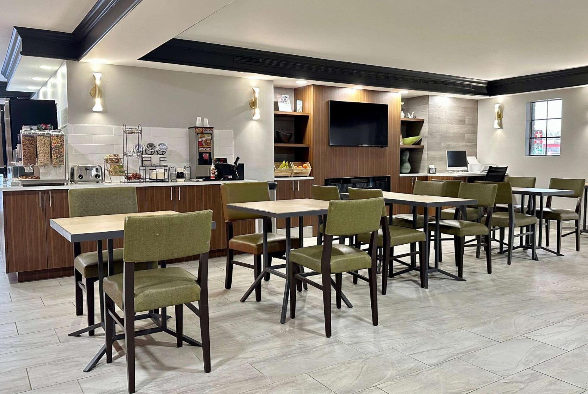 La Quinta Inn By Wyndham Huntsville Research Park Exterior photo