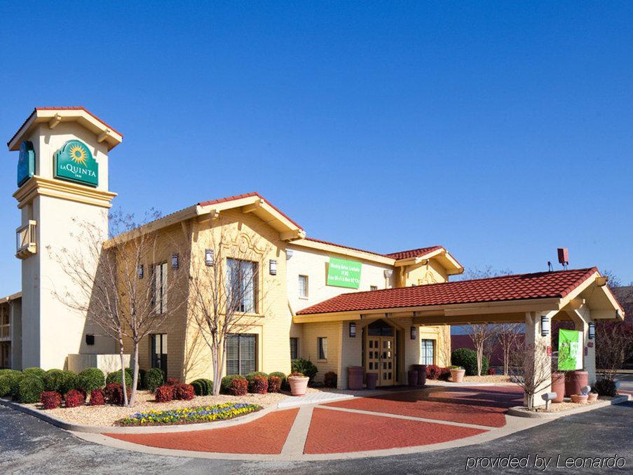 La Quinta Inn By Wyndham Huntsville Research Park Exterior photo