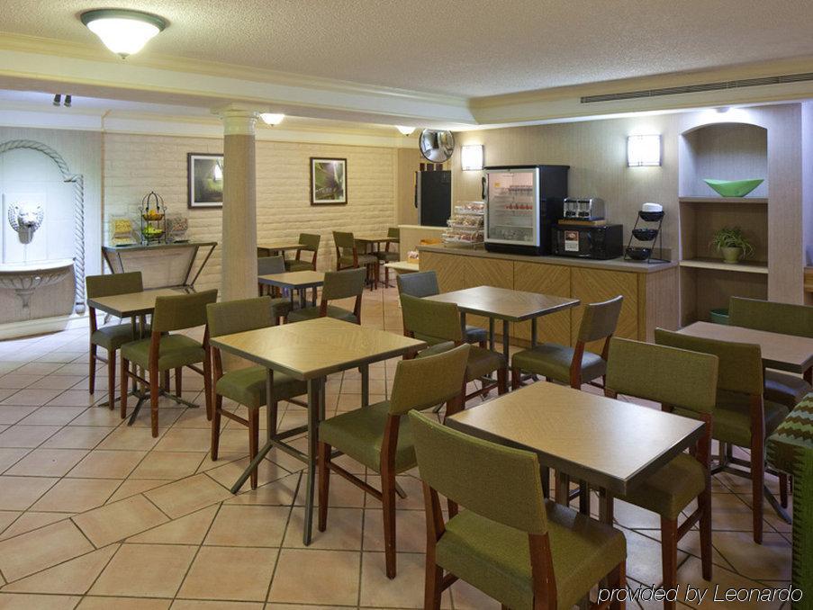 La Quinta Inn By Wyndham Huntsville Research Park Exterior photo