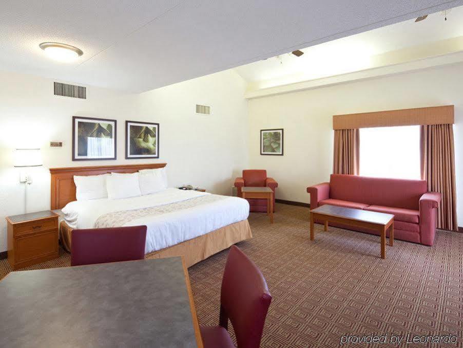 La Quinta Inn By Wyndham Huntsville Research Park Exterior photo