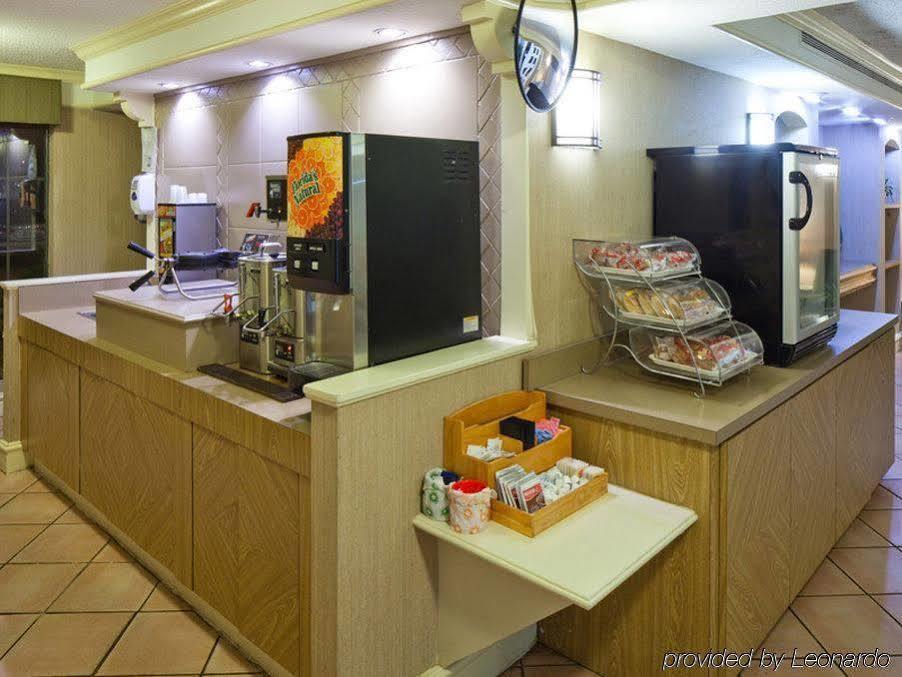 La Quinta Inn By Wyndham Huntsville Research Park Exterior photo